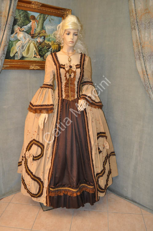 Dama-Veneziana-del-1736-Carnevale (4)