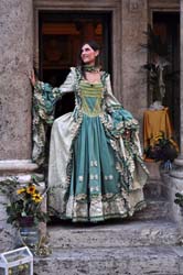 seven century woman dress 2