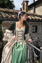 costumi storici vestiti epoca 700 (4)