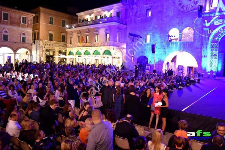 Catia Mancini Piazza del Popolo Ascoli Piceno Costumi (14)