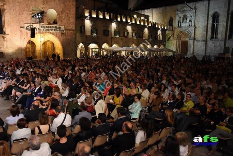 Catia Mancini Piazza del Popolo Ascoli Piceno Costumi (3)