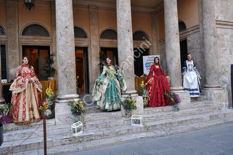 Venetian woman costume for sale 8