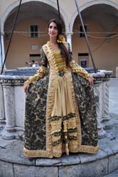 seven century woman dress 4