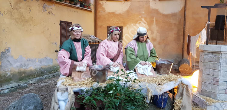 Artigiani sulla via di betlemme presepe vivente (22)