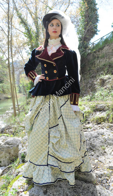 Catia Mancini victorian dress lady (11)