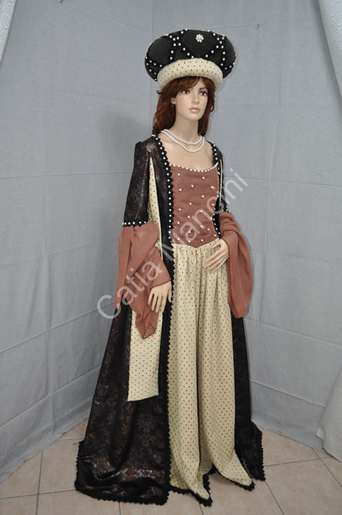 costumes historic Renaissance woman (2)