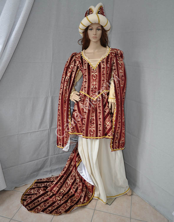 historic medieval costumes woman (1)