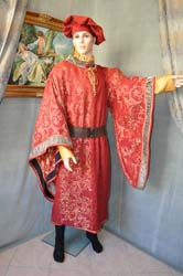 Costume-Medioevale-Uomo-del-medioevo (1)